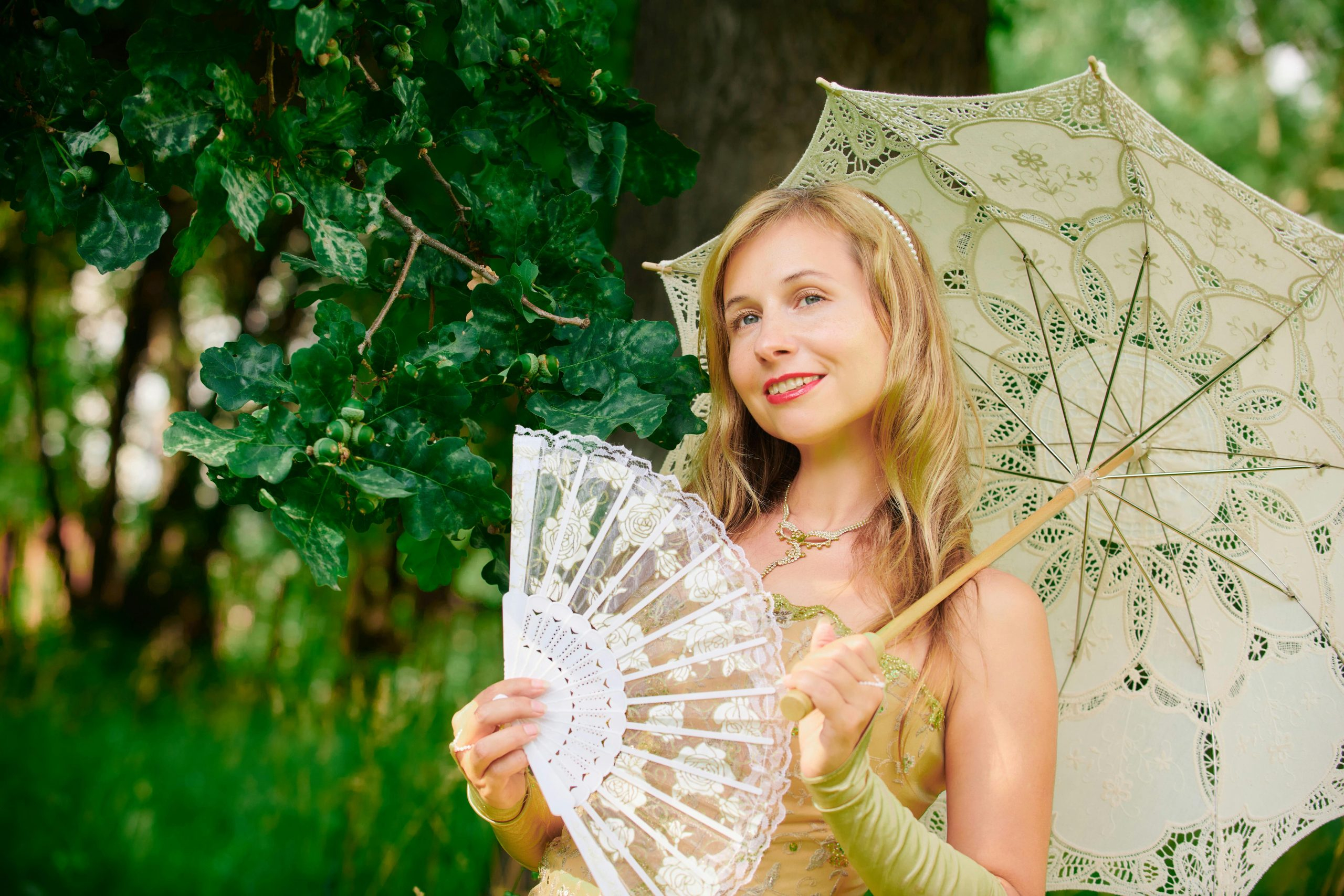 Vintage Accessories Bringing Retro Glamour Back Into Style